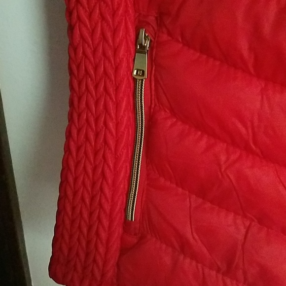 🎄CHRISTMAS SALE🎄 Red vest with  removal hat - Picture 6 of 7